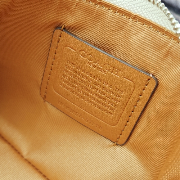 Coach Fashion Wallet - Picture 2 of 6